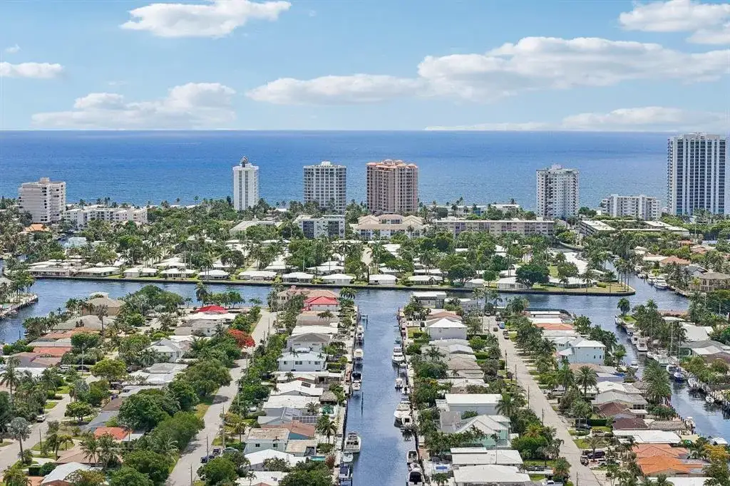 2304 SE 13th Court, Pompano Beach FL 33062 photo 4