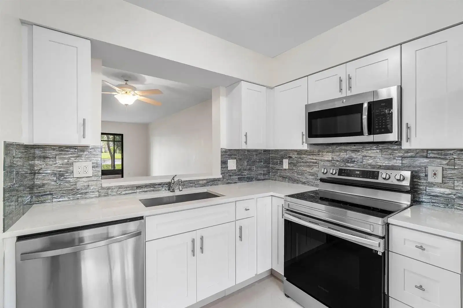 7290 KINGHURST Drive # 106, Delray Beach FL 33446 photo 4