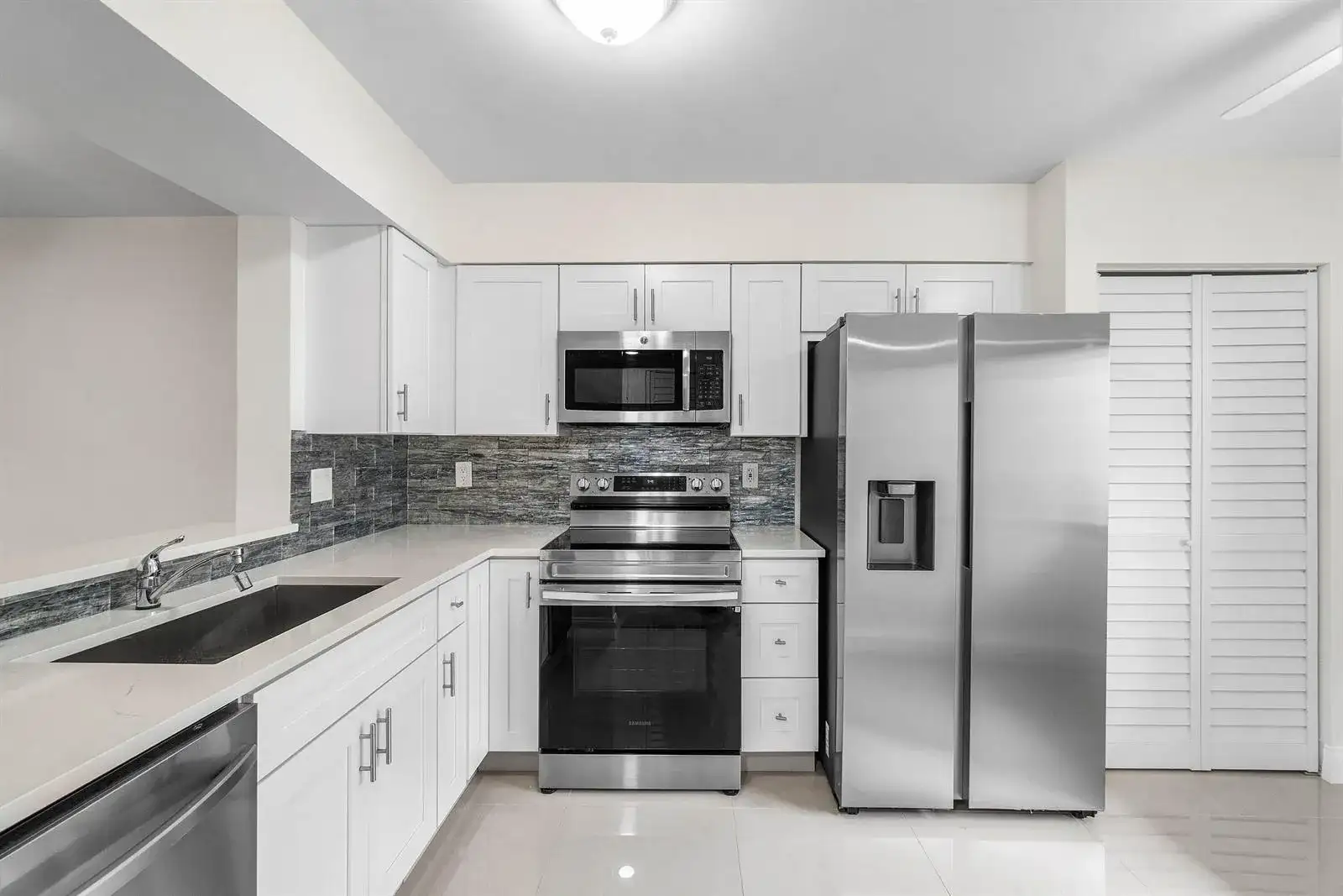 7290 KINGHURST Drive # 106, Delray Beach FL 33446 photo 5