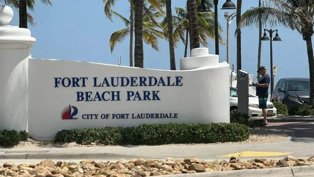 625 ANTIOCH Avenue # 302, Fort Lauderdale FL 33304