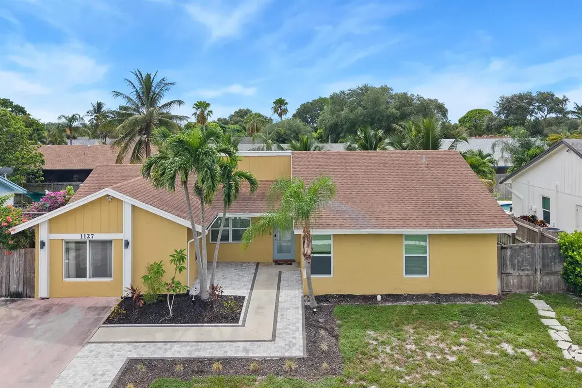 1127 NW 9th Street, Boynton Beach FL 33426