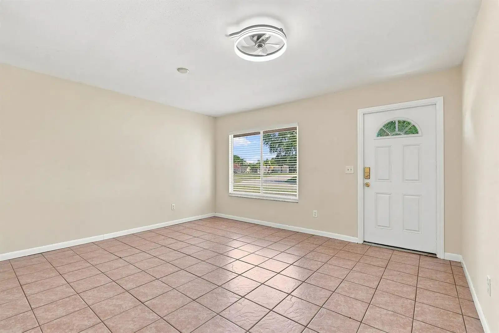 484 SW EASTPORT Circle, Port St. Lucie FL 34953 photo 4