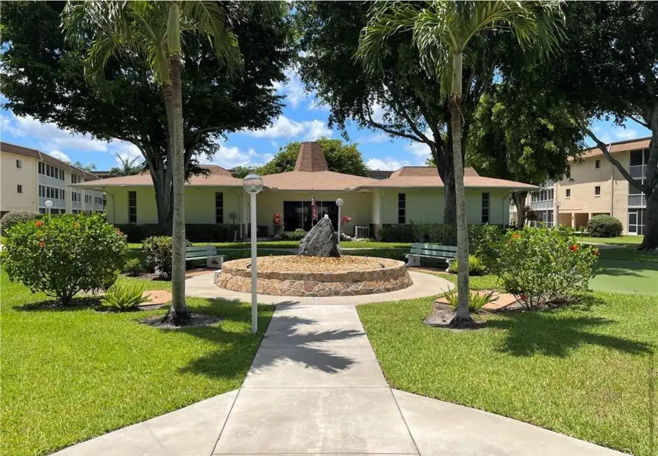 400 VILLAGE GREEN Circle W # 205, Palm Springs FL 33461 photo 3