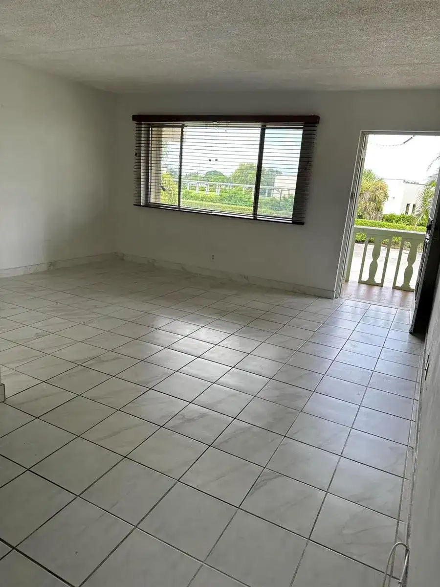 400 VILLAGE GREEN Circle W # 205, Palm Springs FL 33461 photo 4