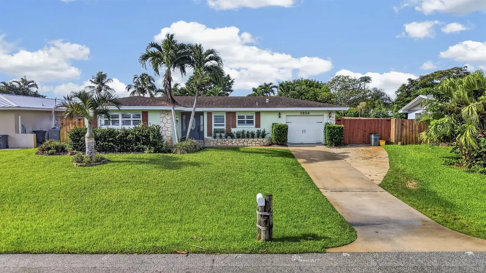 3854 BUTTERCUP Circle S, Palm Beach Gardens FL 33410 photo 2