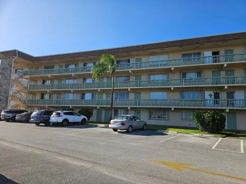 300 VILLAGE GREEN Circle S # 114, Palm Springs FL 33461