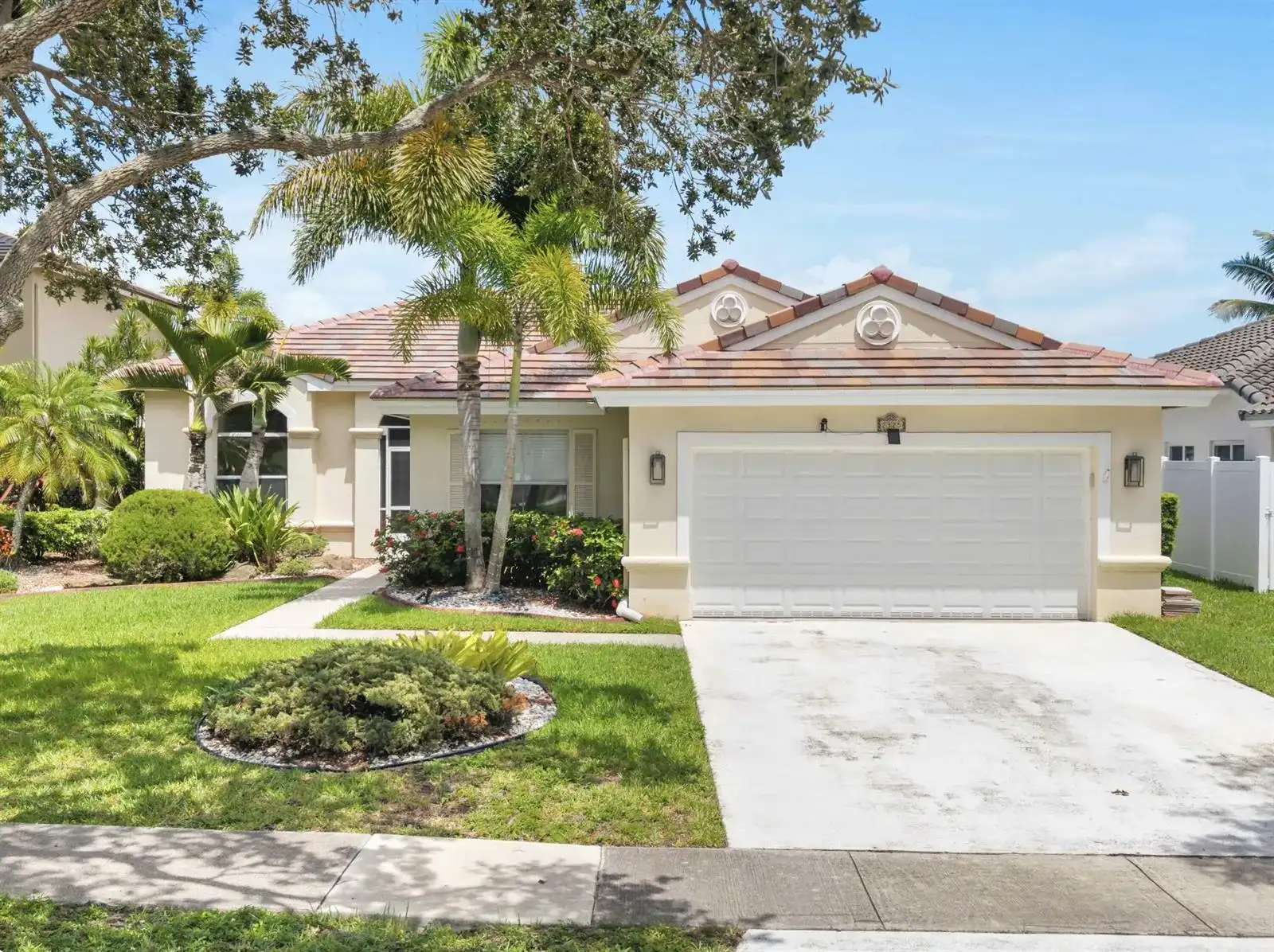 2325 NW 186th Avenue, Pembroke Pines FL 33029