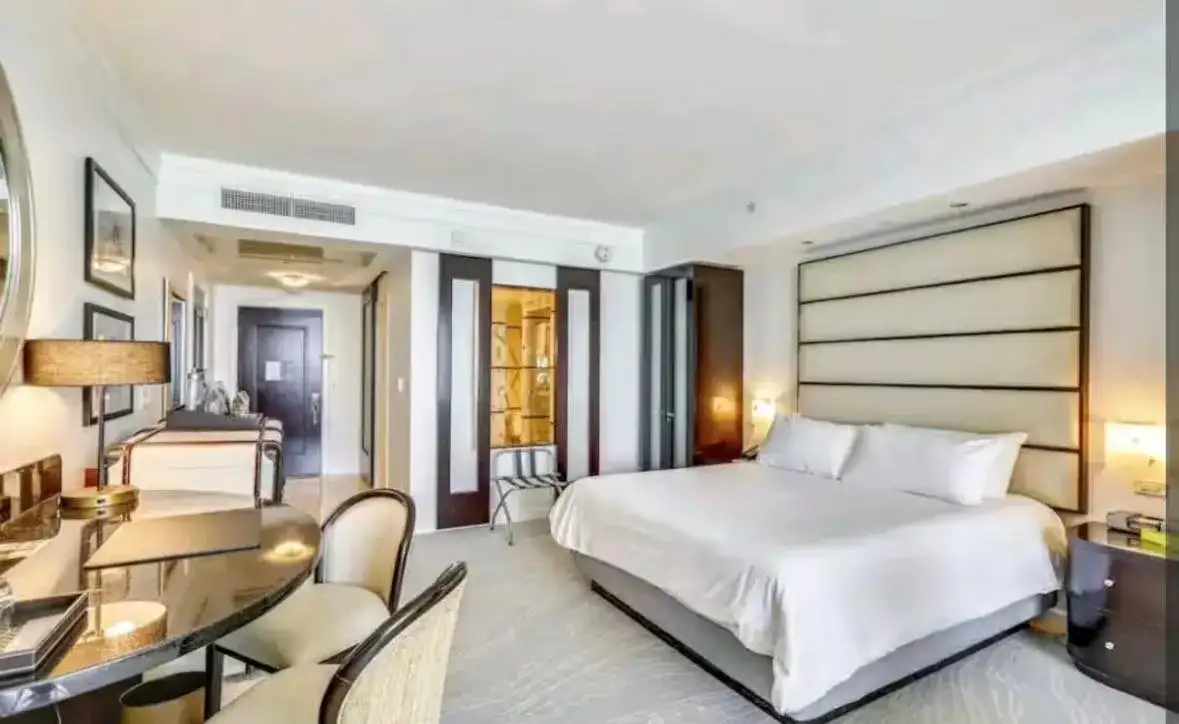4391 Collins Avenue # 1913, Miami Beach FL 33140 photo 2