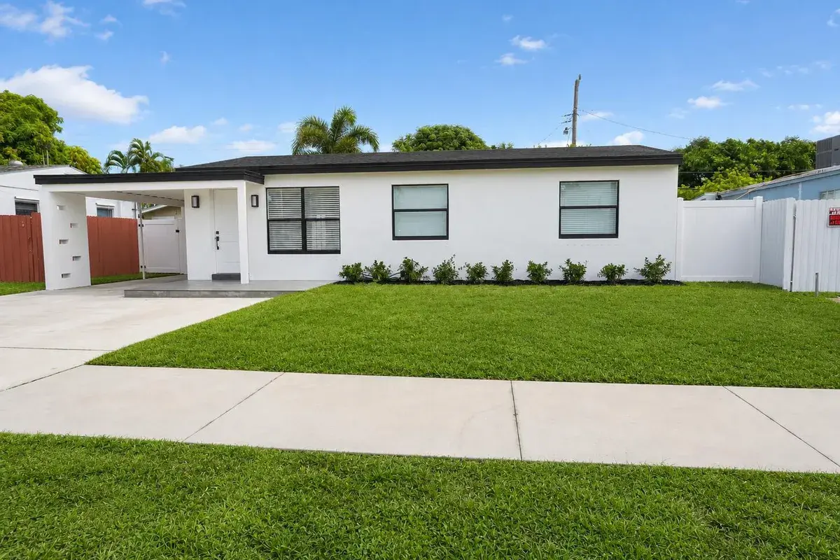 2013 Longwood Road, West Palm Beach FL 33409