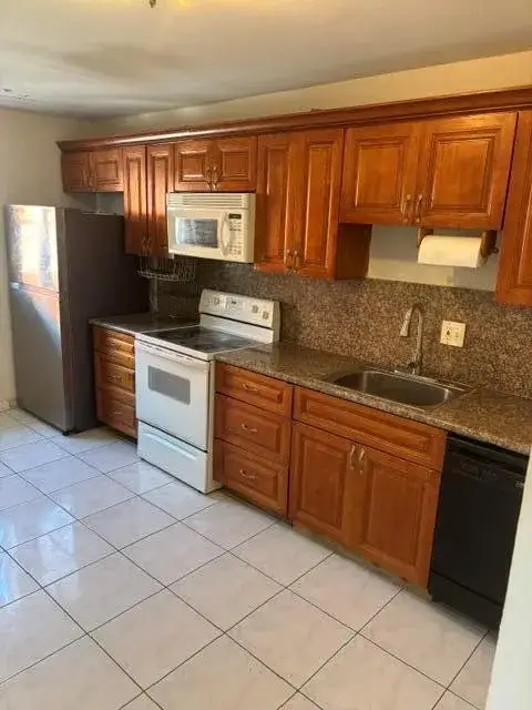 681 SW 14TH Street, Deerfield Beach FL 33441