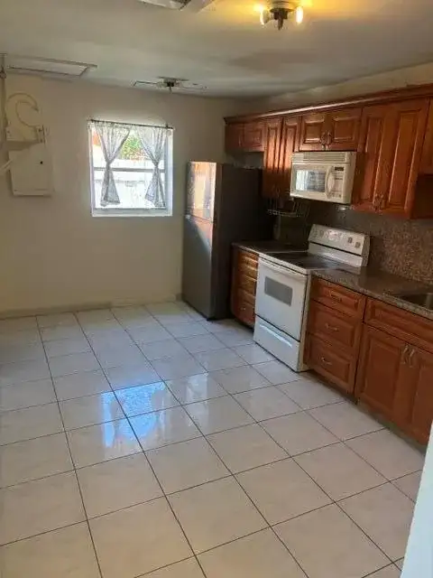 681 SW 14TH Street, Deerfield Beach FL 33441 photo 2