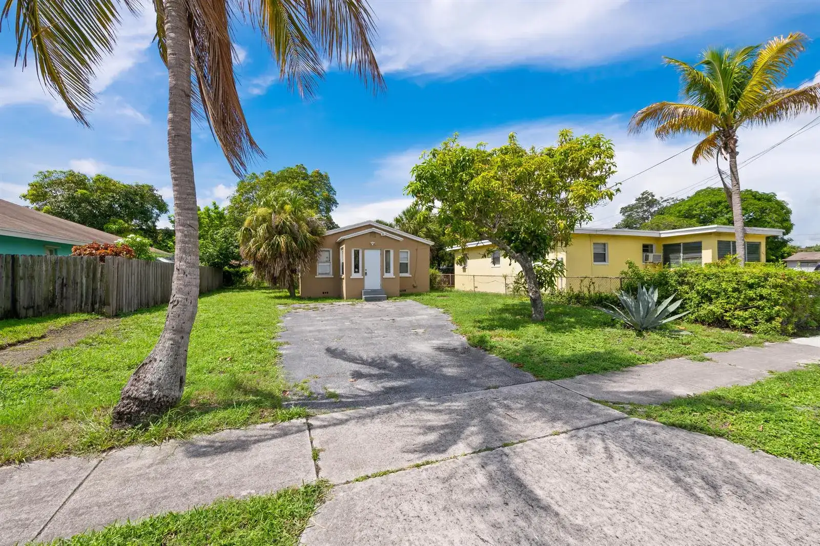 649 W 10TH Street, Riviera Beach FL 33404 photo 2
