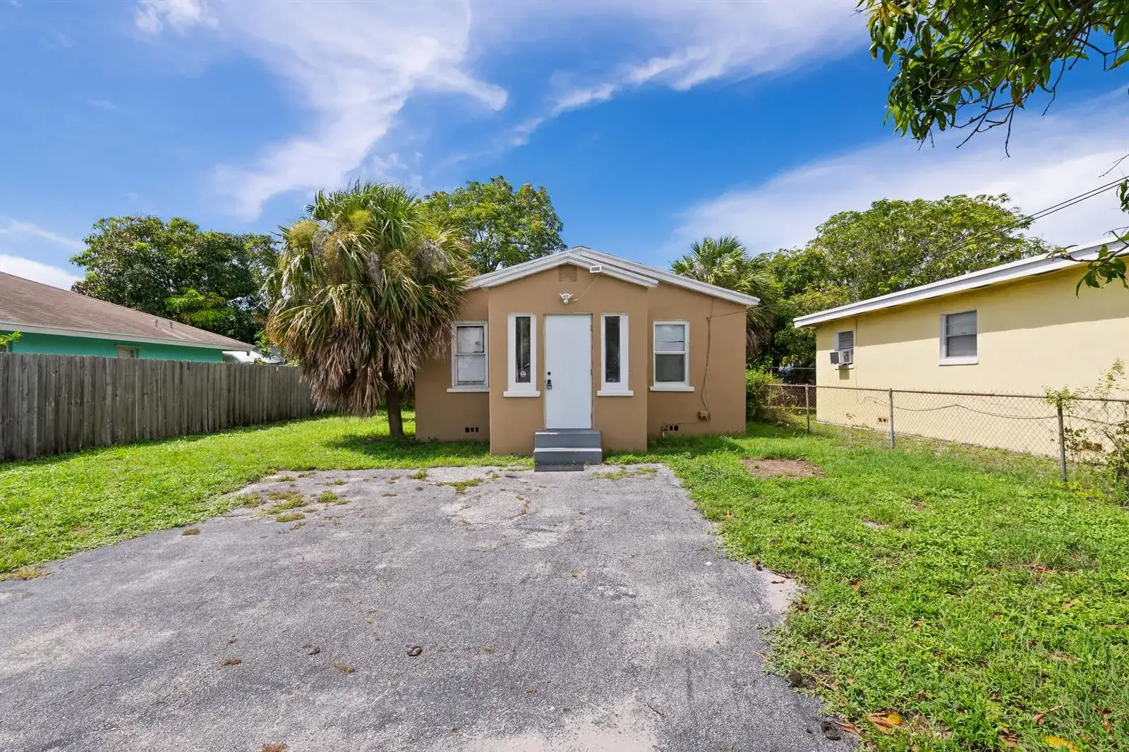 649 W 10TH Street, Riviera Beach FL 33404 photo 3