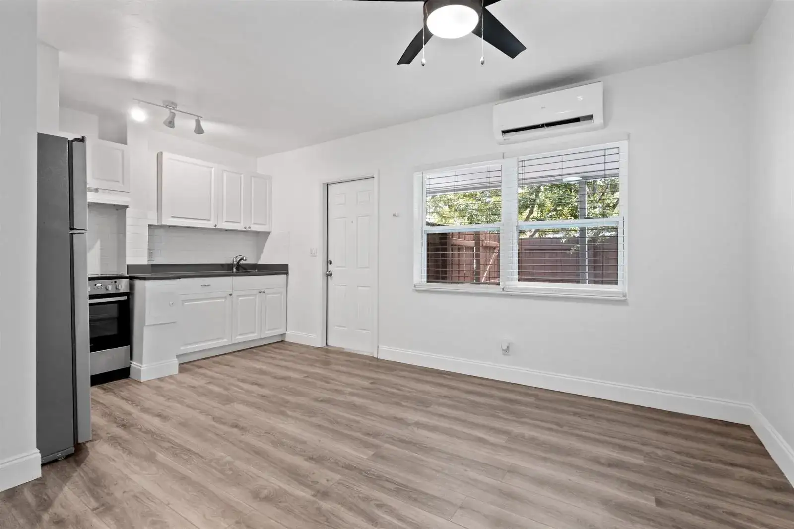 1100 NE 11th Avenue Apt 4, Fort Lauderdale FL 33304 photo 3