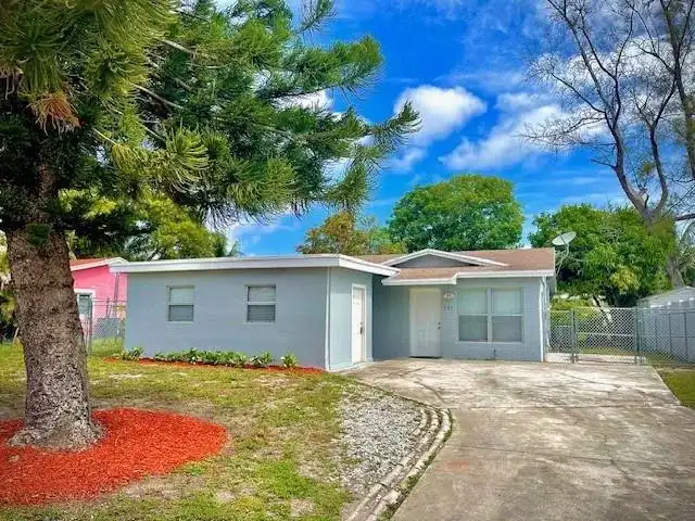121 NW 7TH Court, Deerfield Beach FL 33441