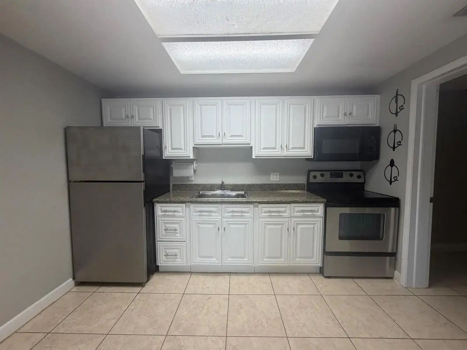 7194 Southgate Boulevard, Tamarac FL 33321 photo 3