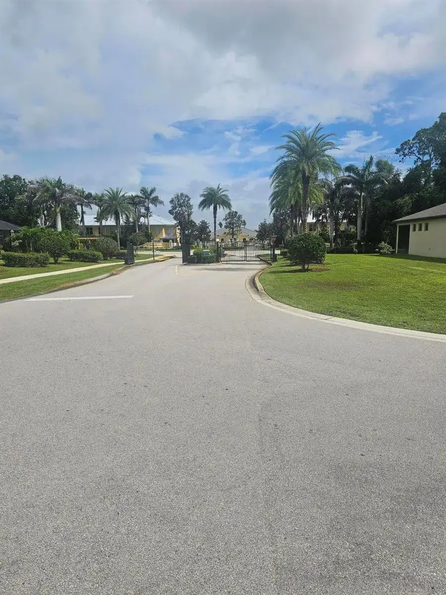 6038 NW REGENT Street, Port St. Lucie FL 34983