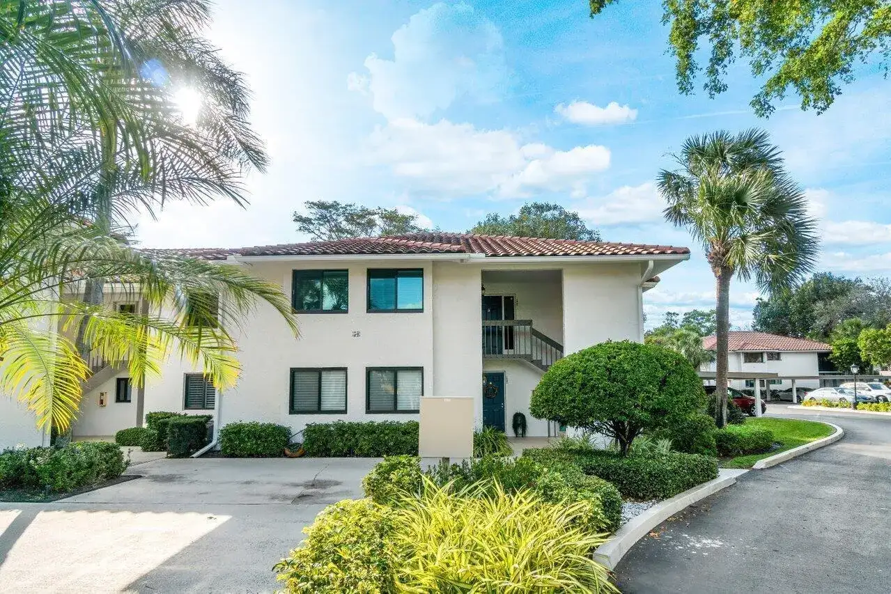 50 PELICAN POINTE Drive # 2050, Delray Beach FL 33483 photo 2