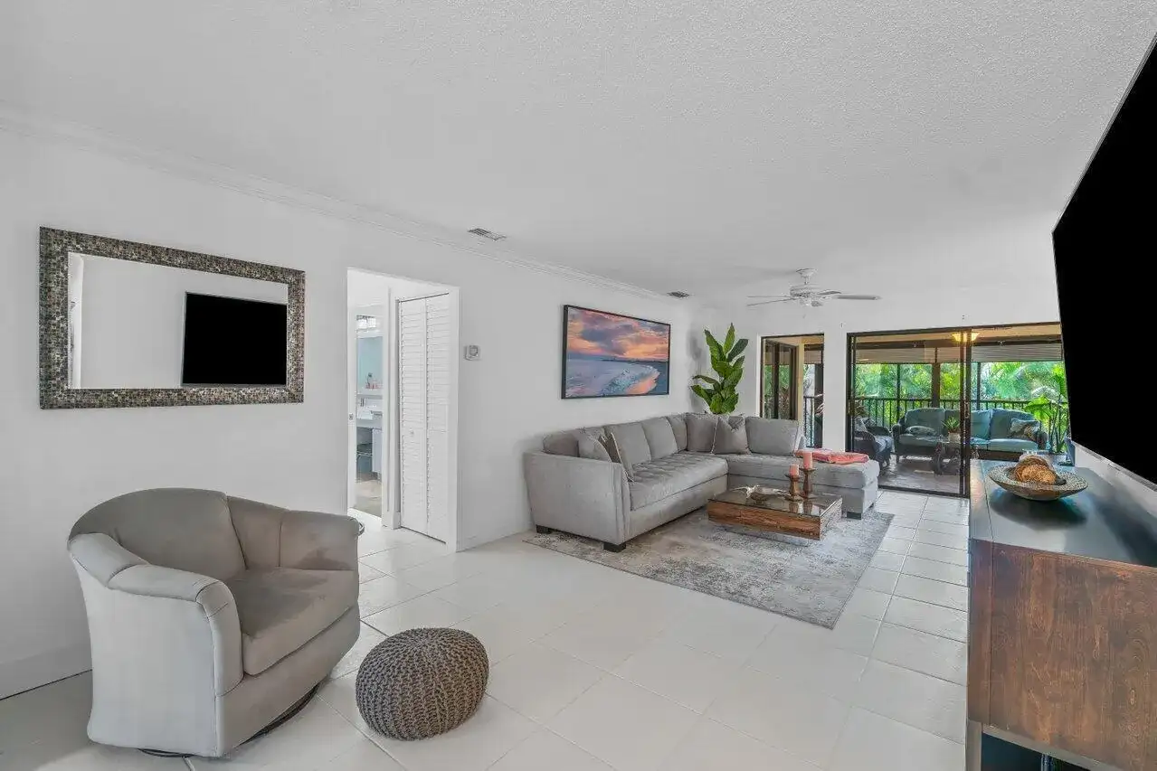 50 PELICAN POINTE Drive # 2050, Delray Beach FL 33483 photo 3