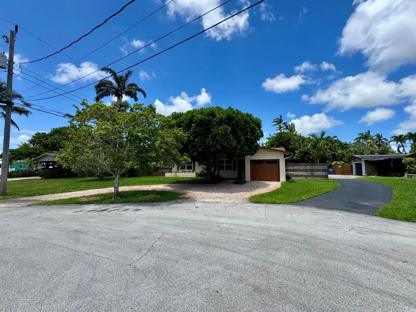 1785 NW 39TH Place, Oakland Park FL 33309 photo 2