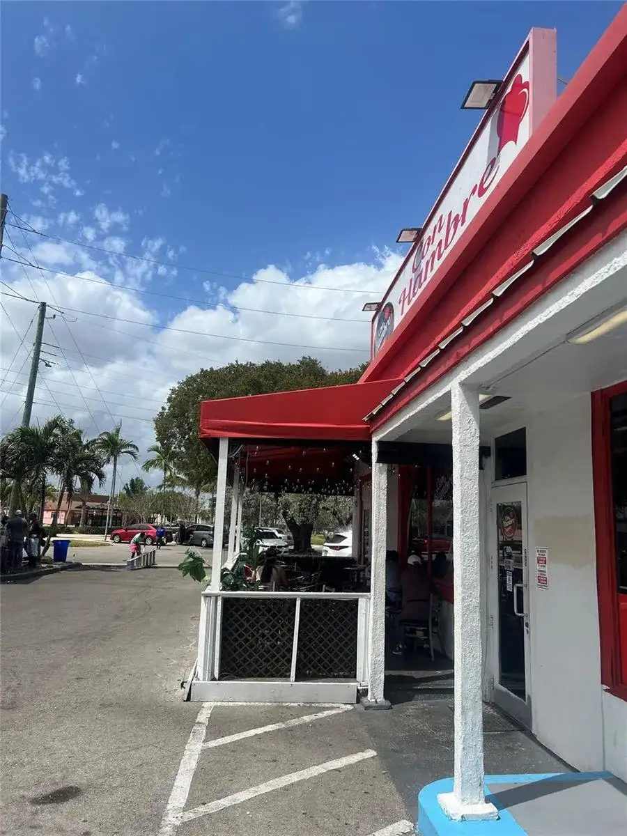 5939 HOLLYWOOD Boulevard, Hollywood FL 33021 photo 2