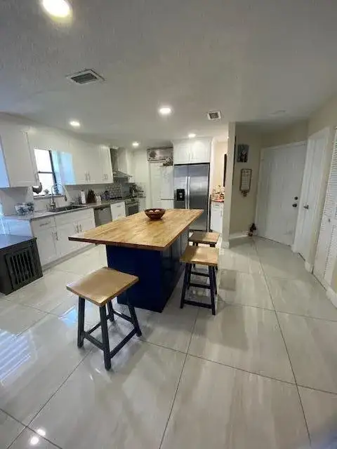1701 WOODBRIDGE LAKES Circle, West Palm Beach FL 33406 photo 5