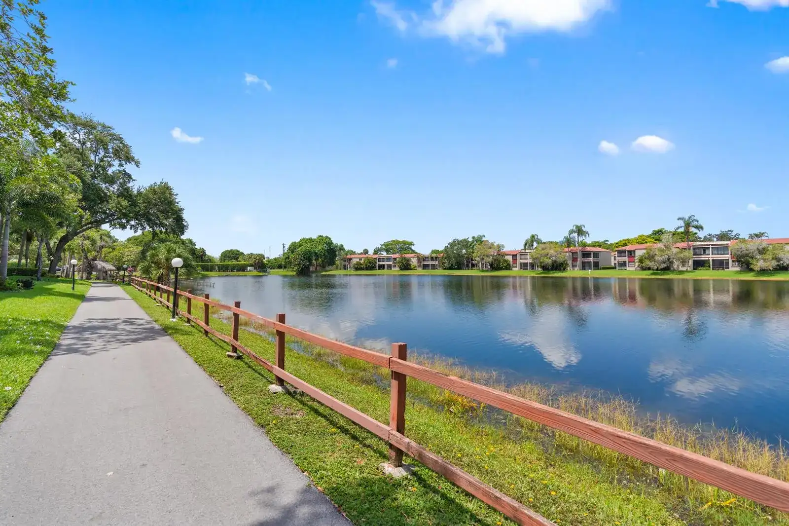 900 COLONY POINT Circle # 511, Pembroke Pines FL 33026 photo 2