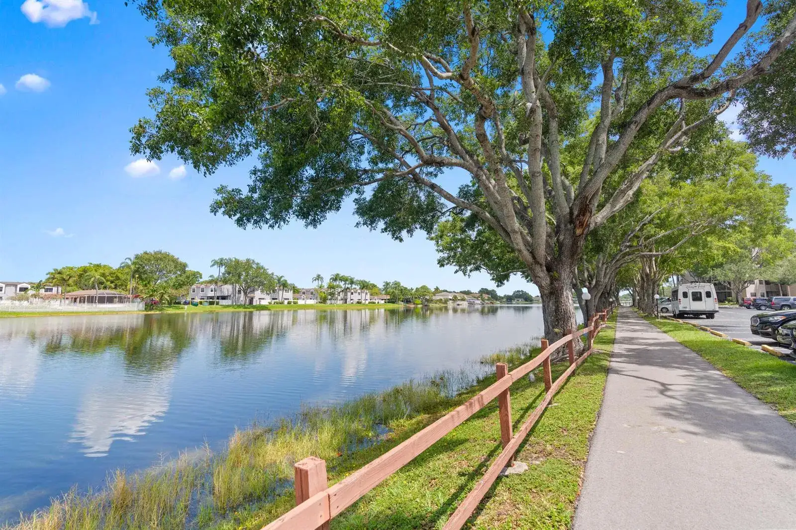 900 COLONY POINT Circle # 511, Pembroke Pines FL 33026 photo 3
