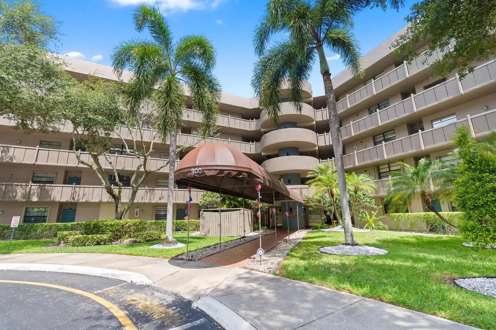900 COLONY POINT Circle # 511, Pembroke Pines FL 33026 photo 4