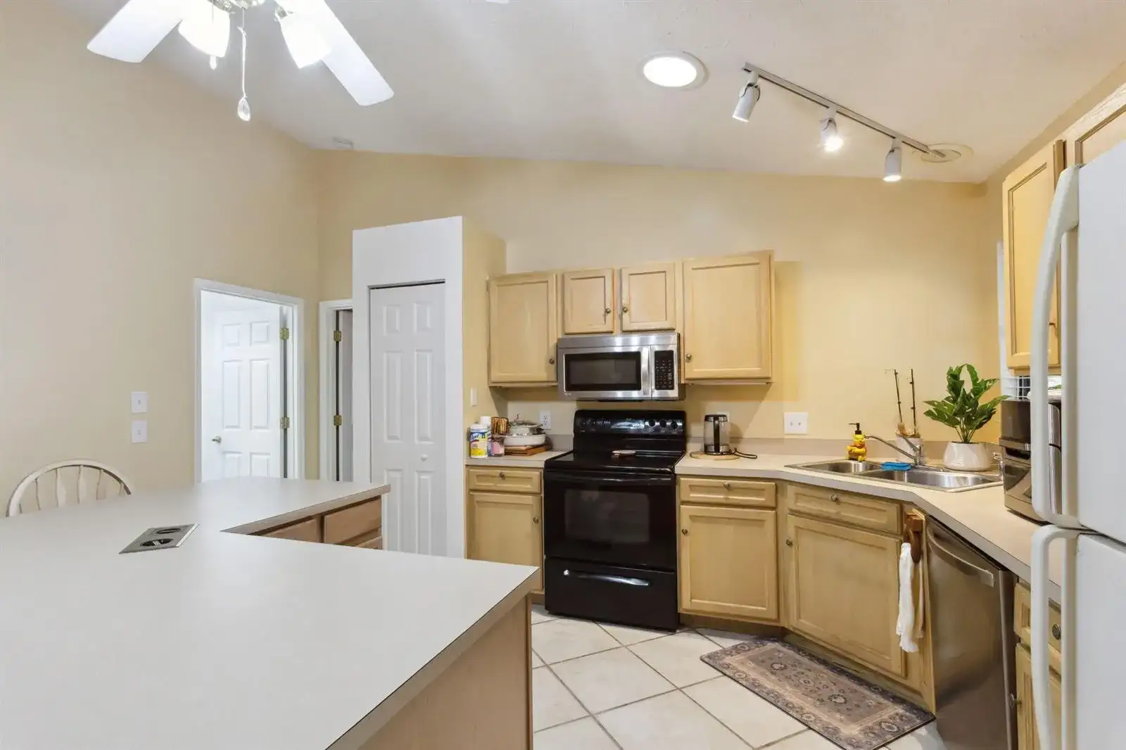 501 NW COLONIAL Street, Port St. Lucie FL 34983 photo 4
