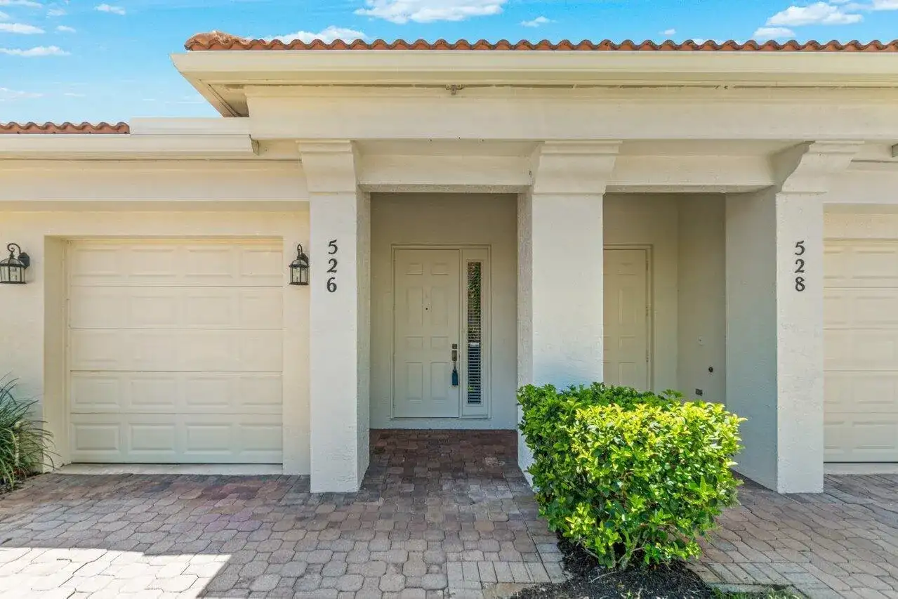 526 COMMONS Drive, Palm Beach Gardens FL 33418 photo 2
