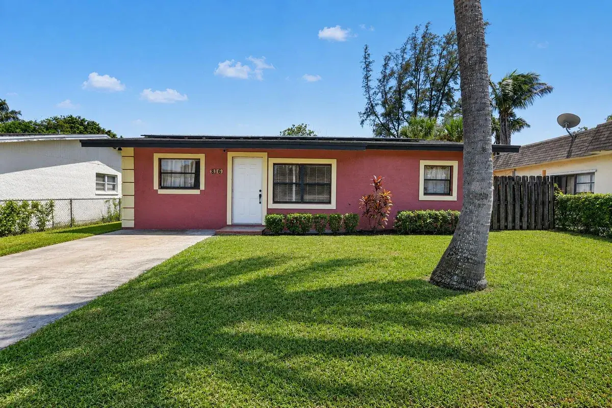 816 SW 3RD Court, Delray Beach FL 33444