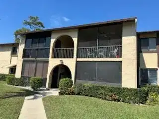 236 PINE HOV Circle # 2, FL 33463 photo 2
