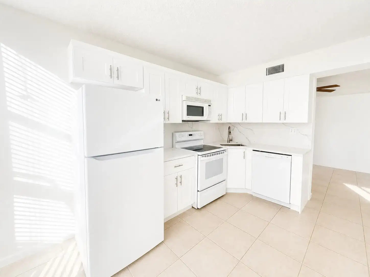 5910 MORNINGSTAR Circle # 202, Delray Beach FL 33484 photo 2