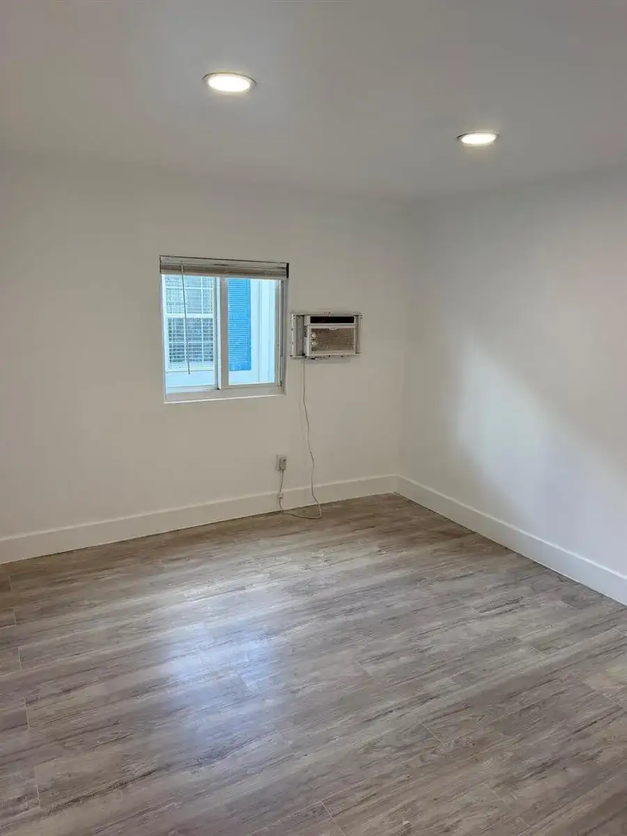 650 NW 214TH Avenue, Pembroke Pines FL 33029 photo 3