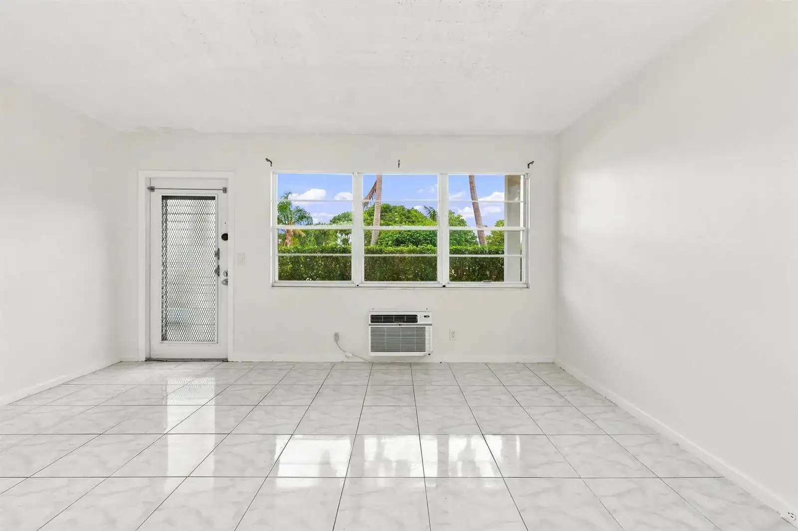 310 OAKRIDGE R Court # 310, Deerfield Beach FL 33442 photo 3