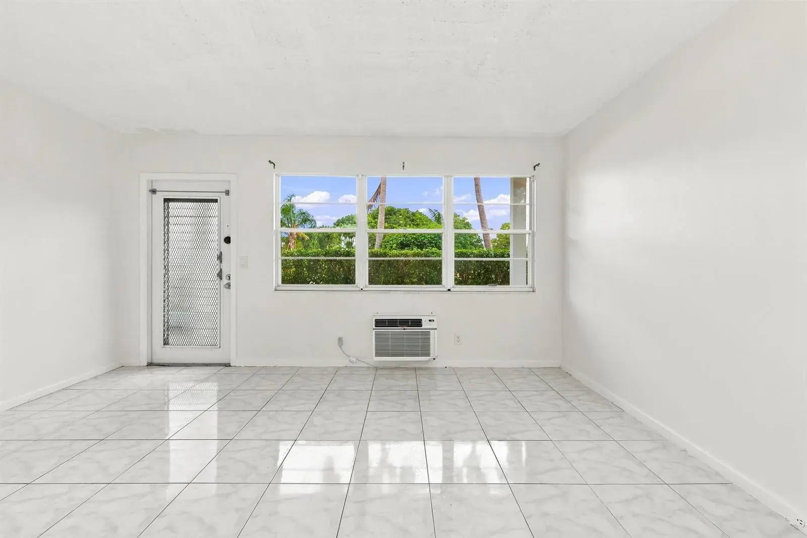 310 OAKRIDGE R Court # 310, Deerfield Beach FL 33442