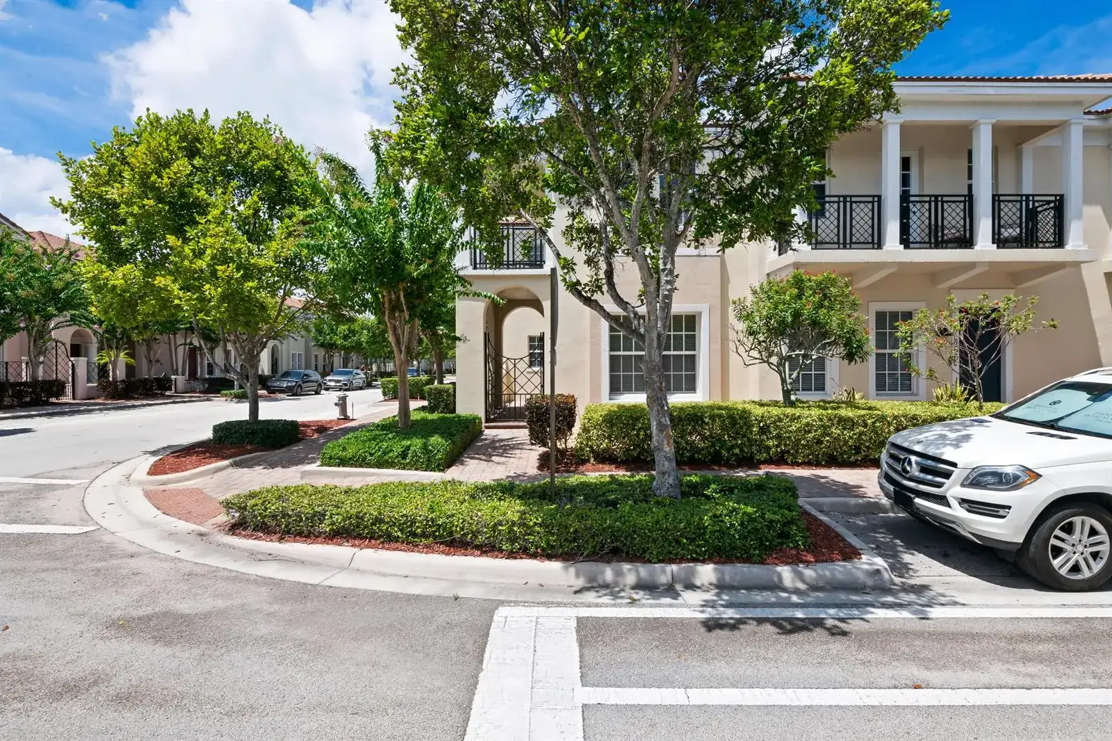 870 NW 83RD Lane, Boca Raton FL 33487 photo 2