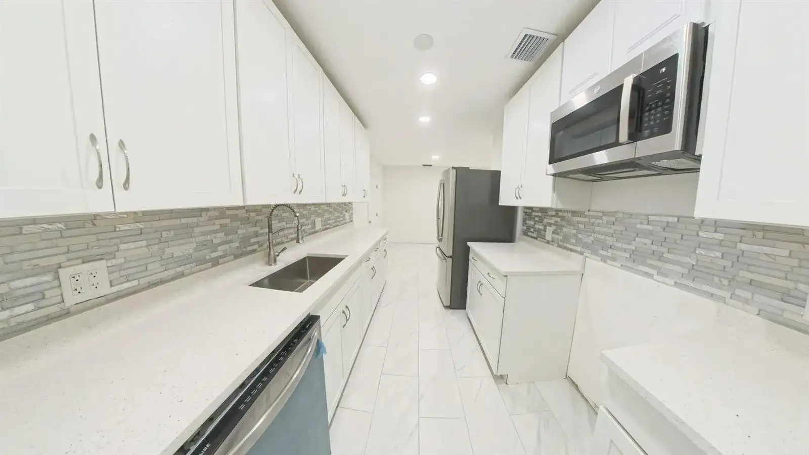 341 HENTHORNE Drive, Palm Springs FL 33461 photo 3
