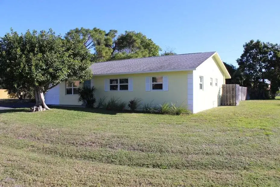 2104 NE 1ST Court, Boynton Beach FL 33435 photo 2