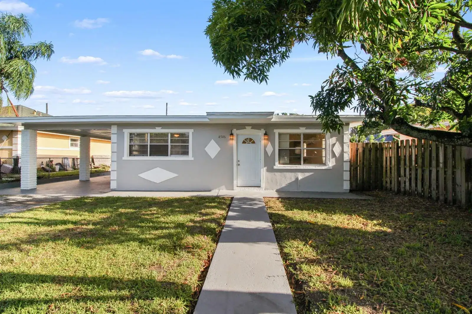 4546 CARVER Street, FL 33463 photo 2