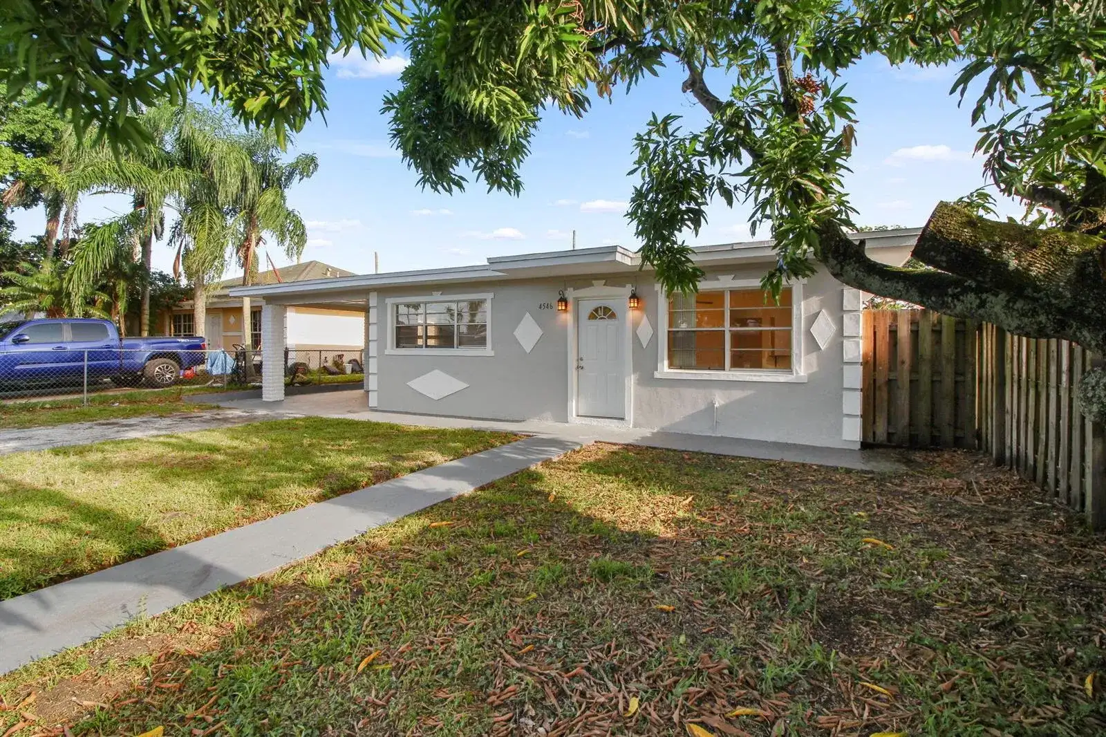 4546 CARVER Street, FL 33463 photo 3