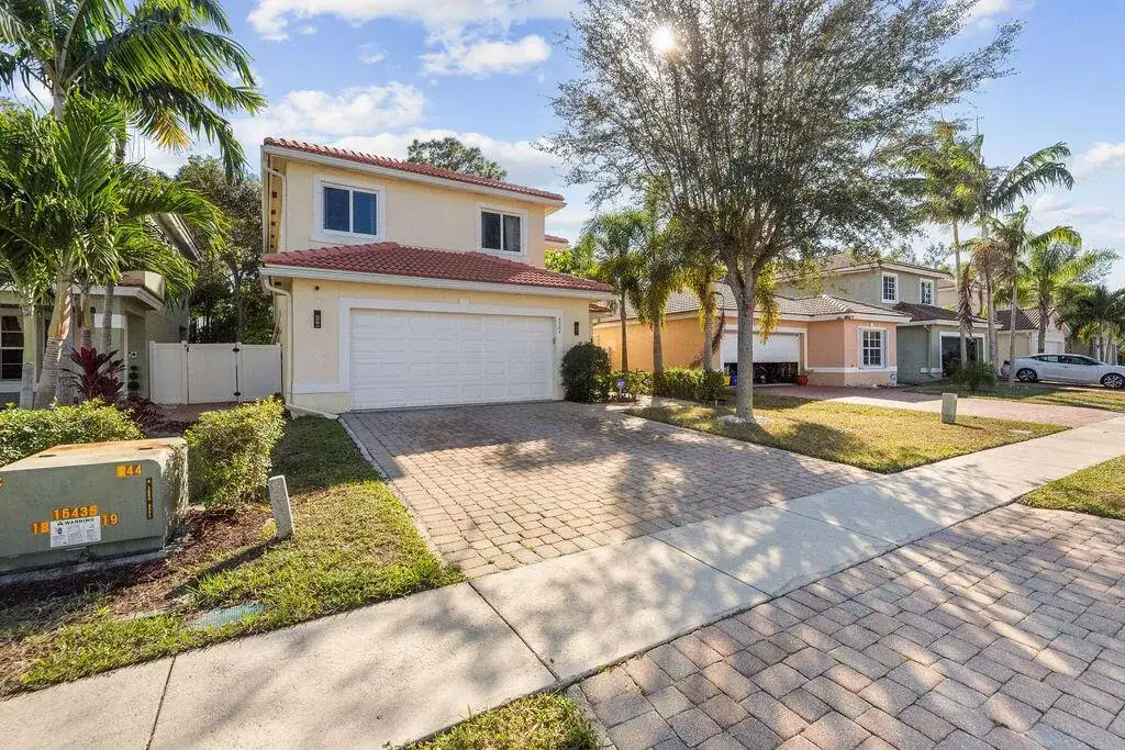 6384 Adriatic Way, West Palm Beach FL 33413 photo 2