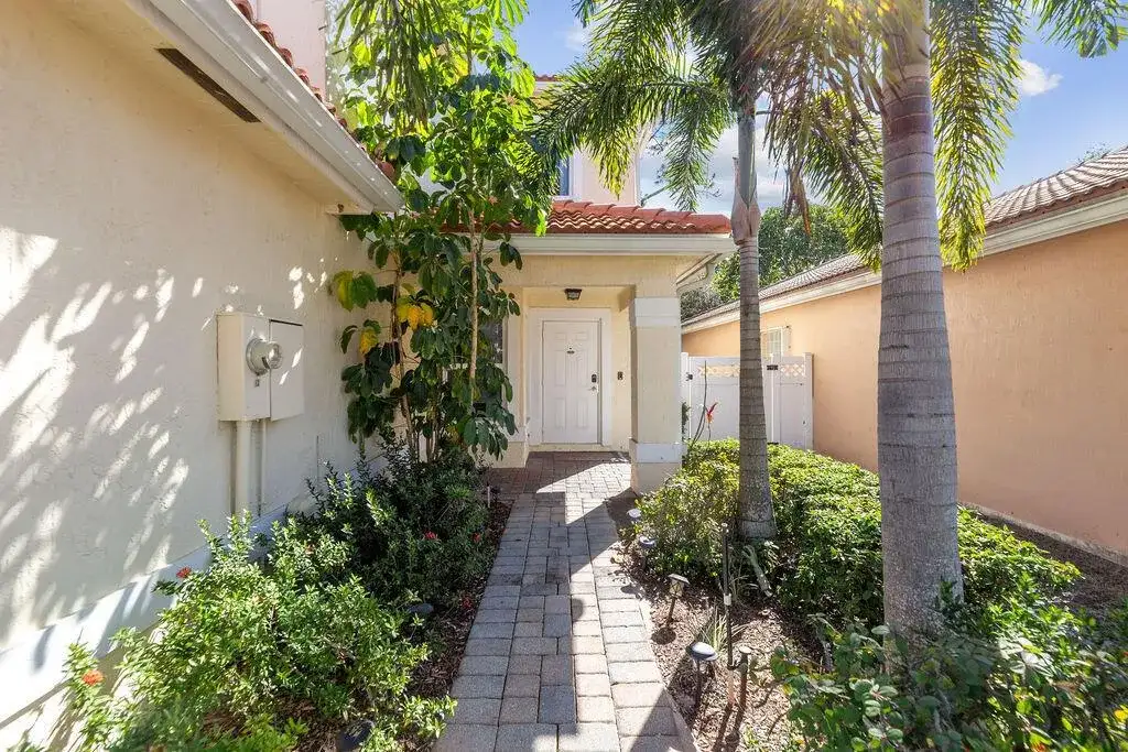 6384 Adriatic Way, West Palm Beach FL 33413 photo 4