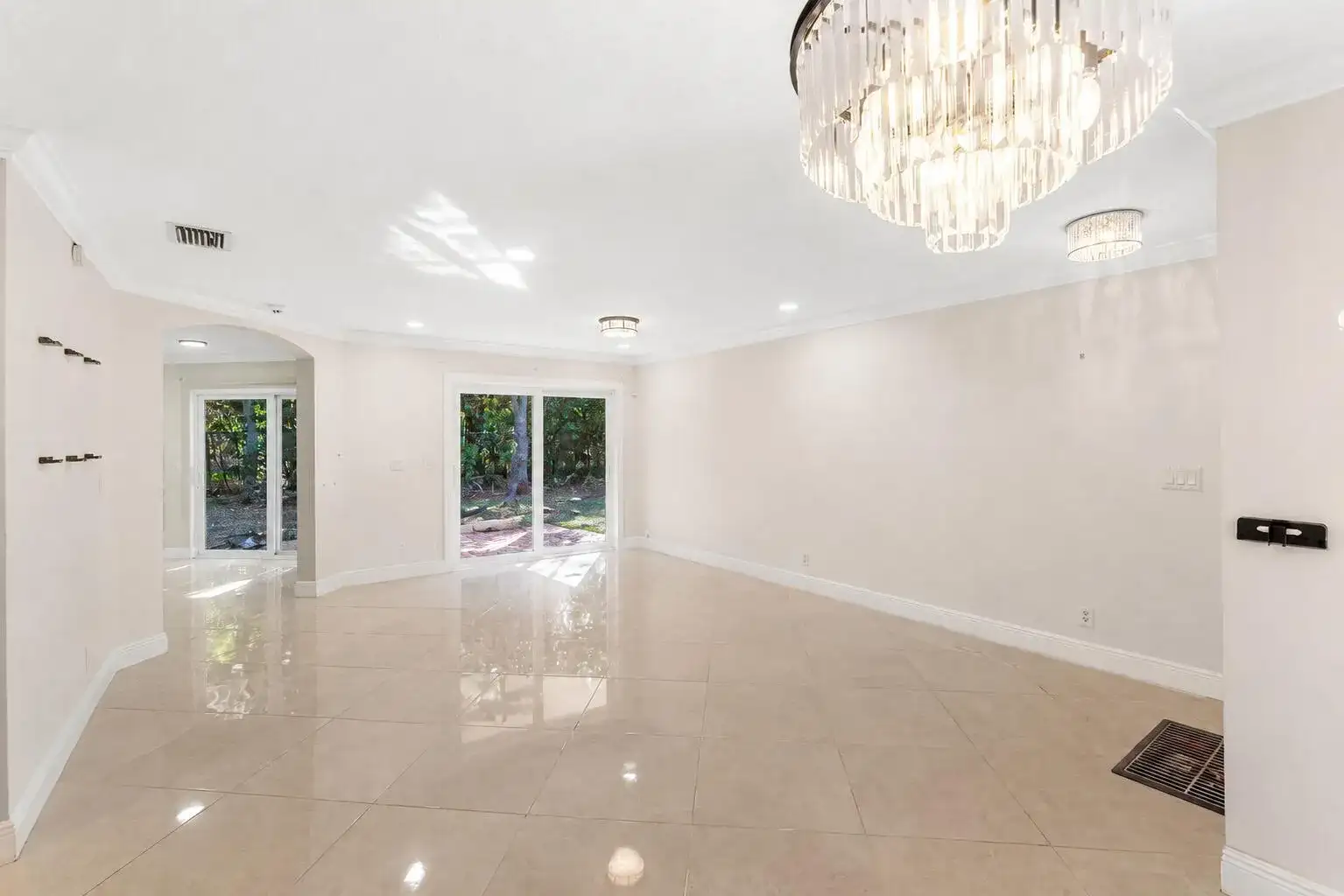 6384 Adriatic Way, West Palm Beach FL 33413 photo 5