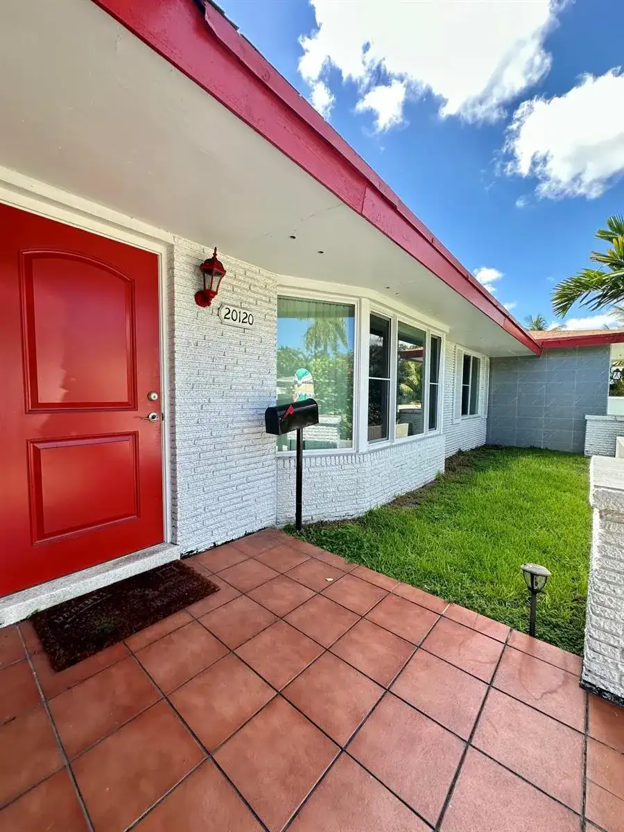20120 Highland Lakes Boulevard, Miami FL 33179 photo 2