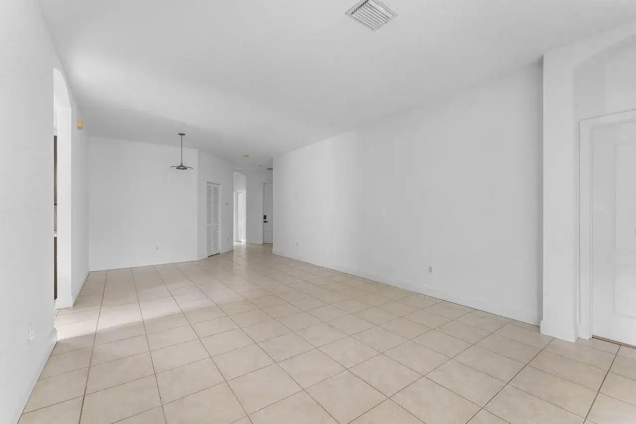196 Seminole Lakes Drive, Royal Palm Beach FL 33411 photo 5