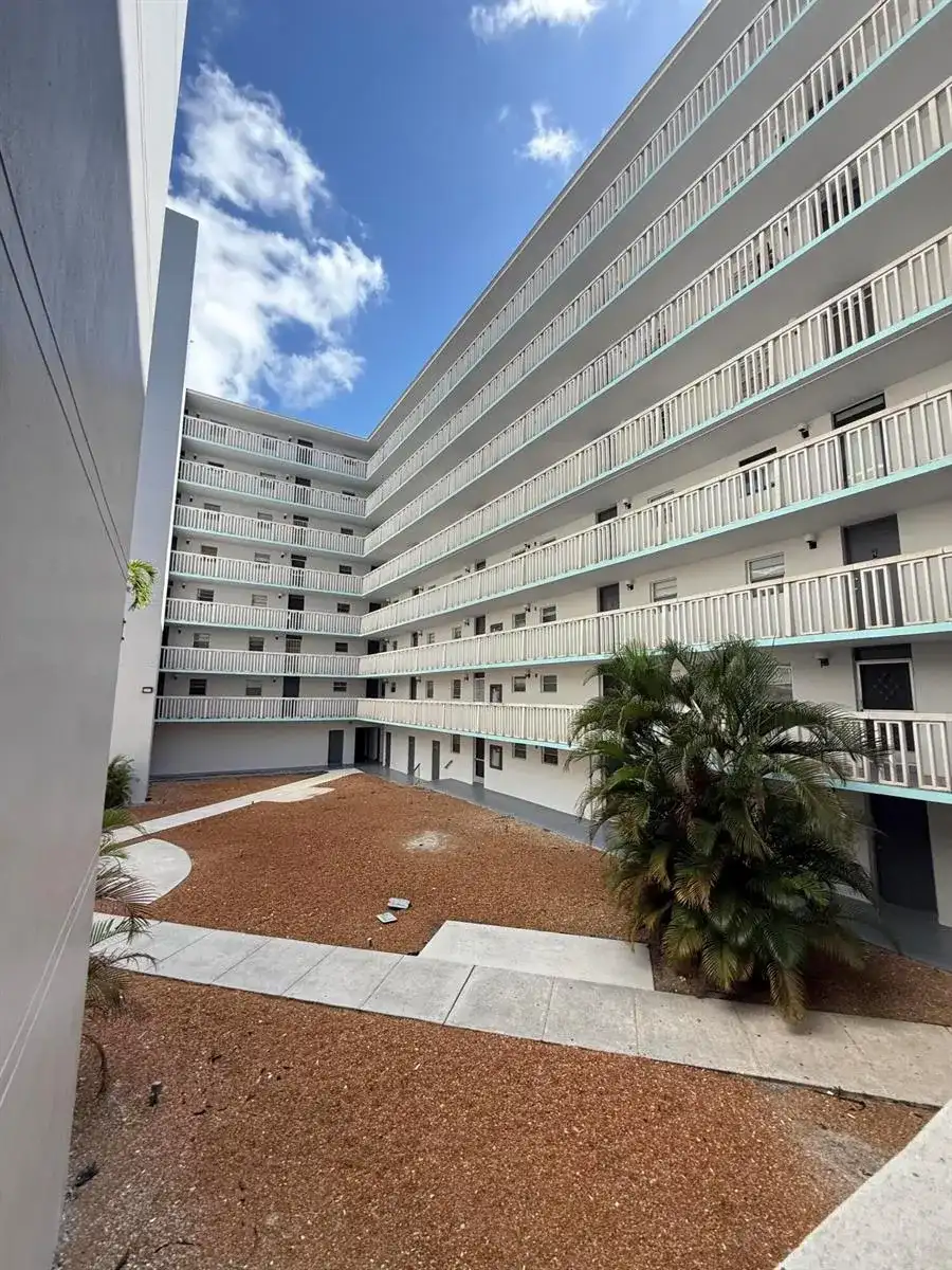 15600 NW 7TH Avenue # 211, Miami FL 33169