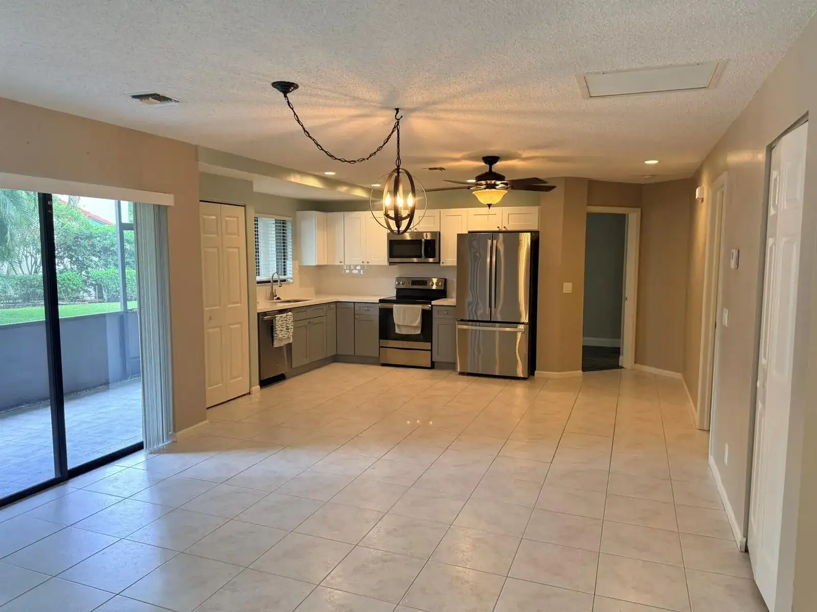 24 LEXINGTON Lane W # A, Palm Beach Gardens FL 33418 photo 5