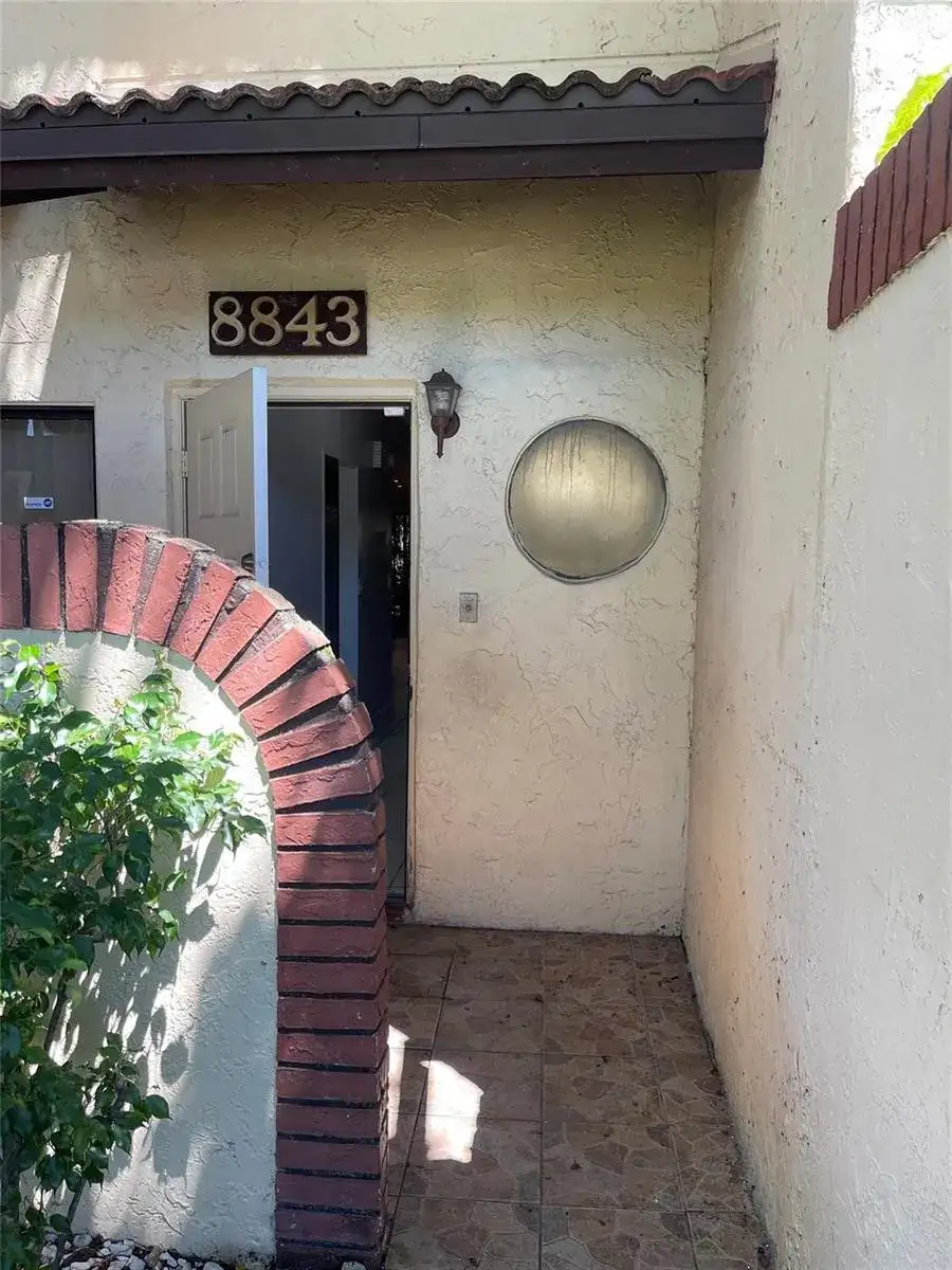 8843 SPRINGTREE LAKES Drive, Sunrise FL 33351 photo 2